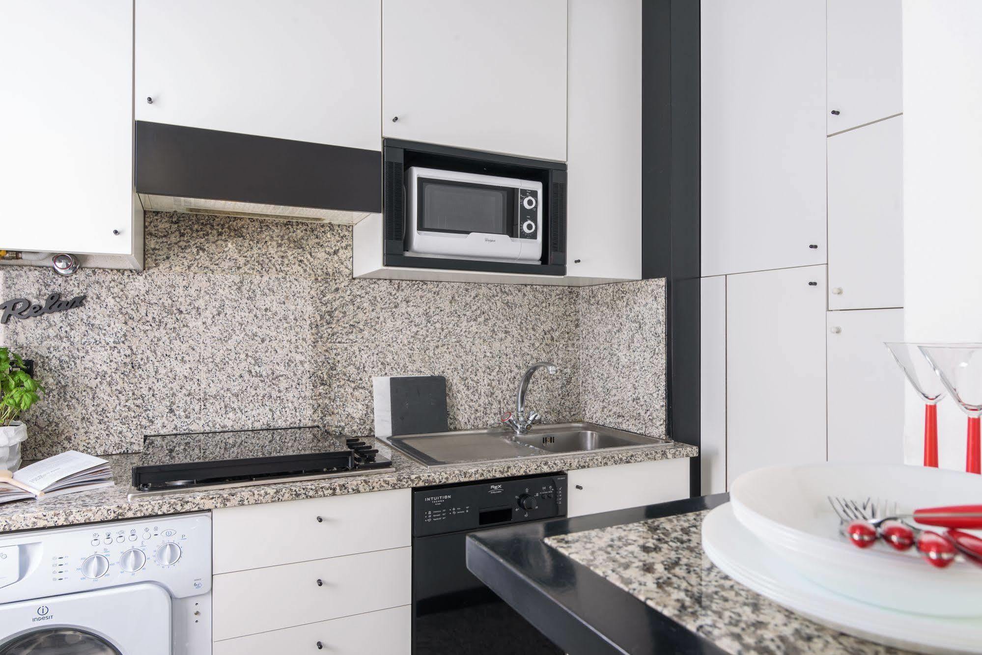 Alcuino Apartment Milan Bagian luar foto
